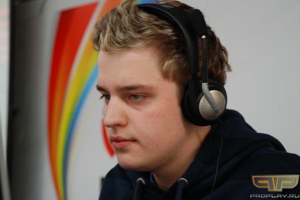 xomA спокойно играет полуфинал